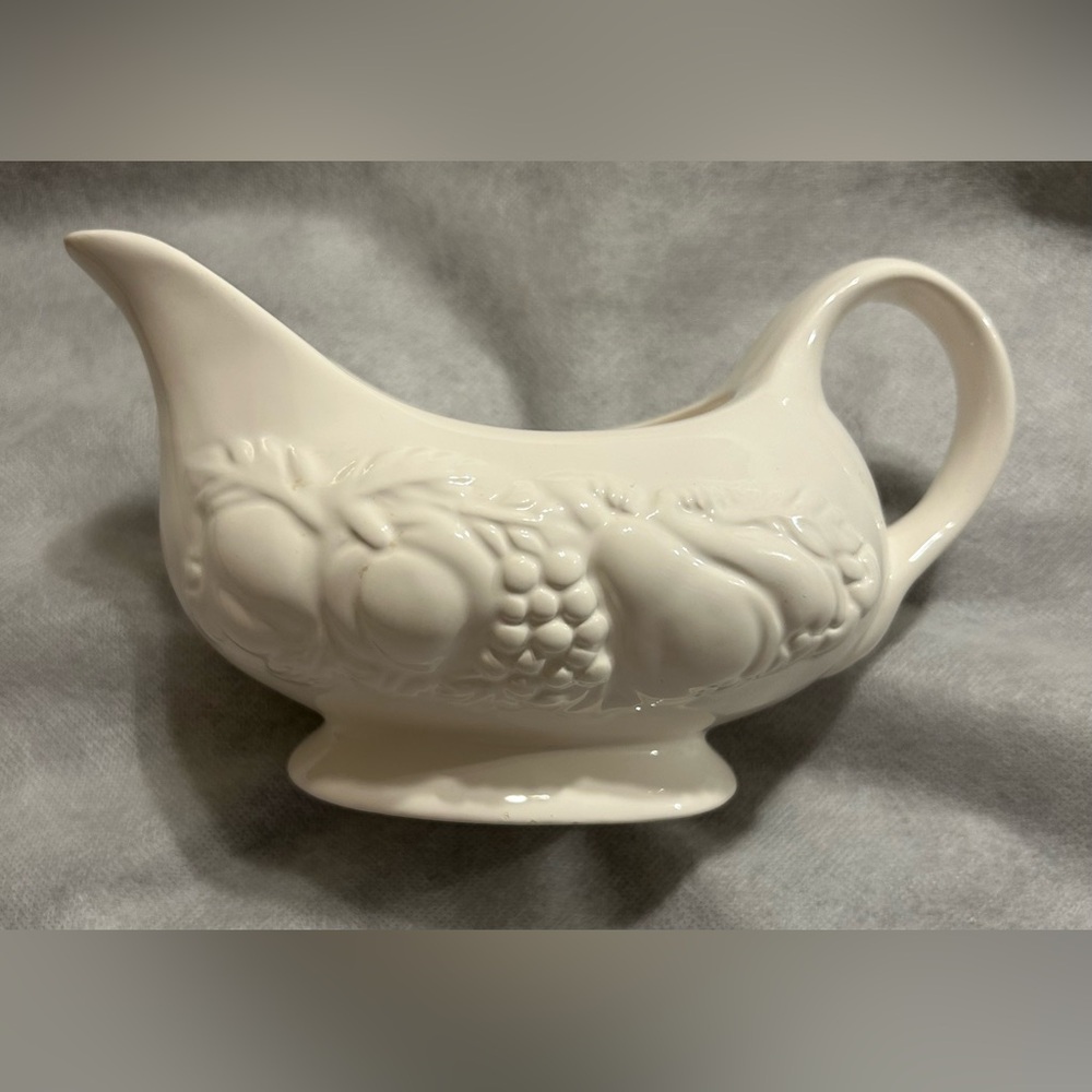 Nature Hand crafted Gravy boat. By Tabletops Unlimited